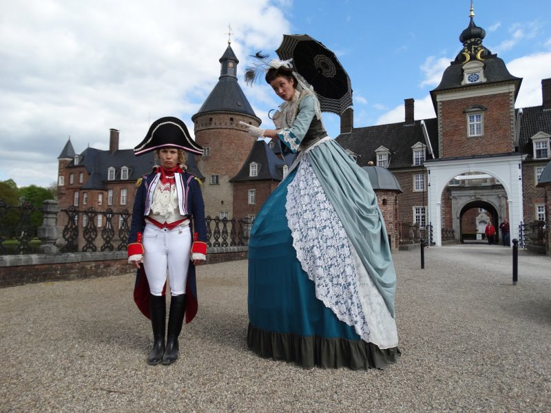 Napoleon en Joséphine - een hysterische, historische walking act